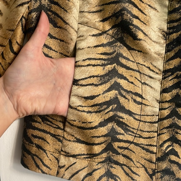 Eccoci Tiger Print Blaser/Jacket - Picture 6 of 8